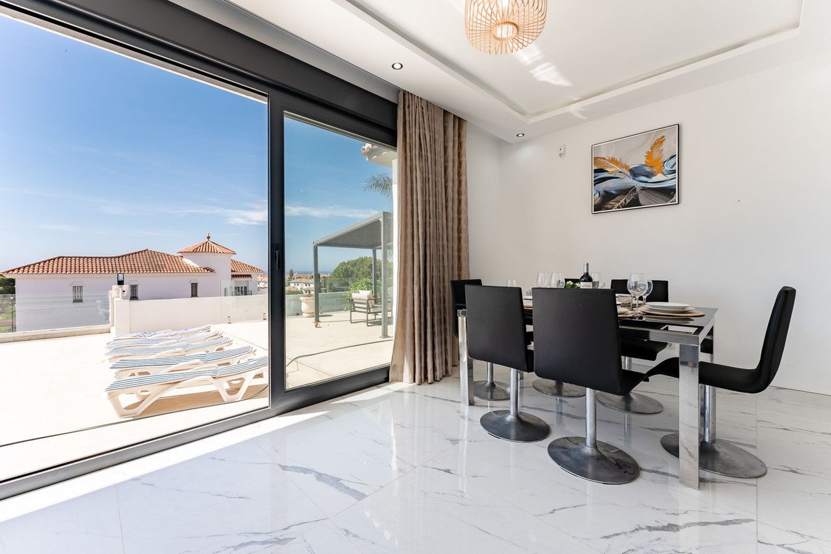 4 Bed Detached Villa in Riviera del Sol