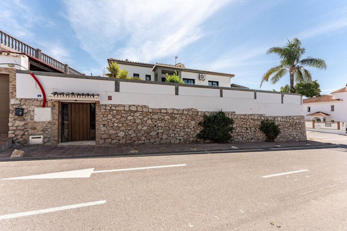 4 Bed Detached Villa in Riviera del Sol