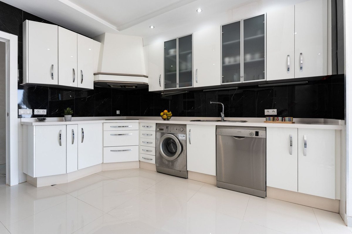4 Bed Detached Villa in Riviera del Sol