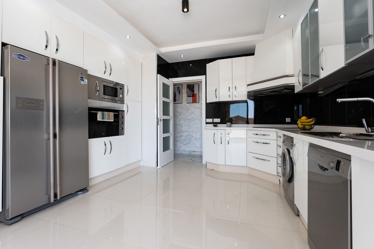 4 Bed Detached Villa in Riviera del Sol