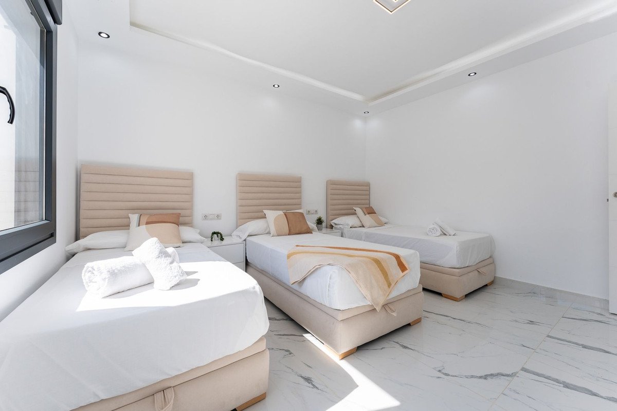 4 Bed Detached Villa in Riviera del Sol