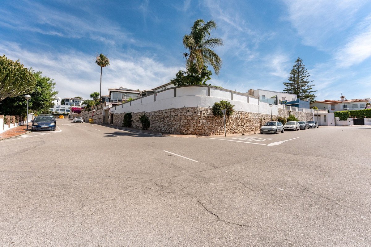 4 Bed Detached Villa in Riviera del Sol
