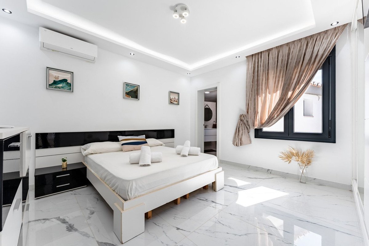 4 Bed Detached Villa in Riviera del Sol