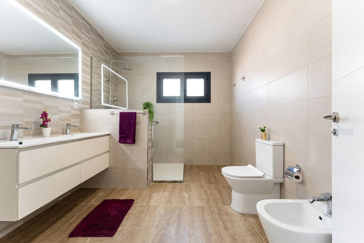 4 Bed Detached Villa in Riviera del Sol