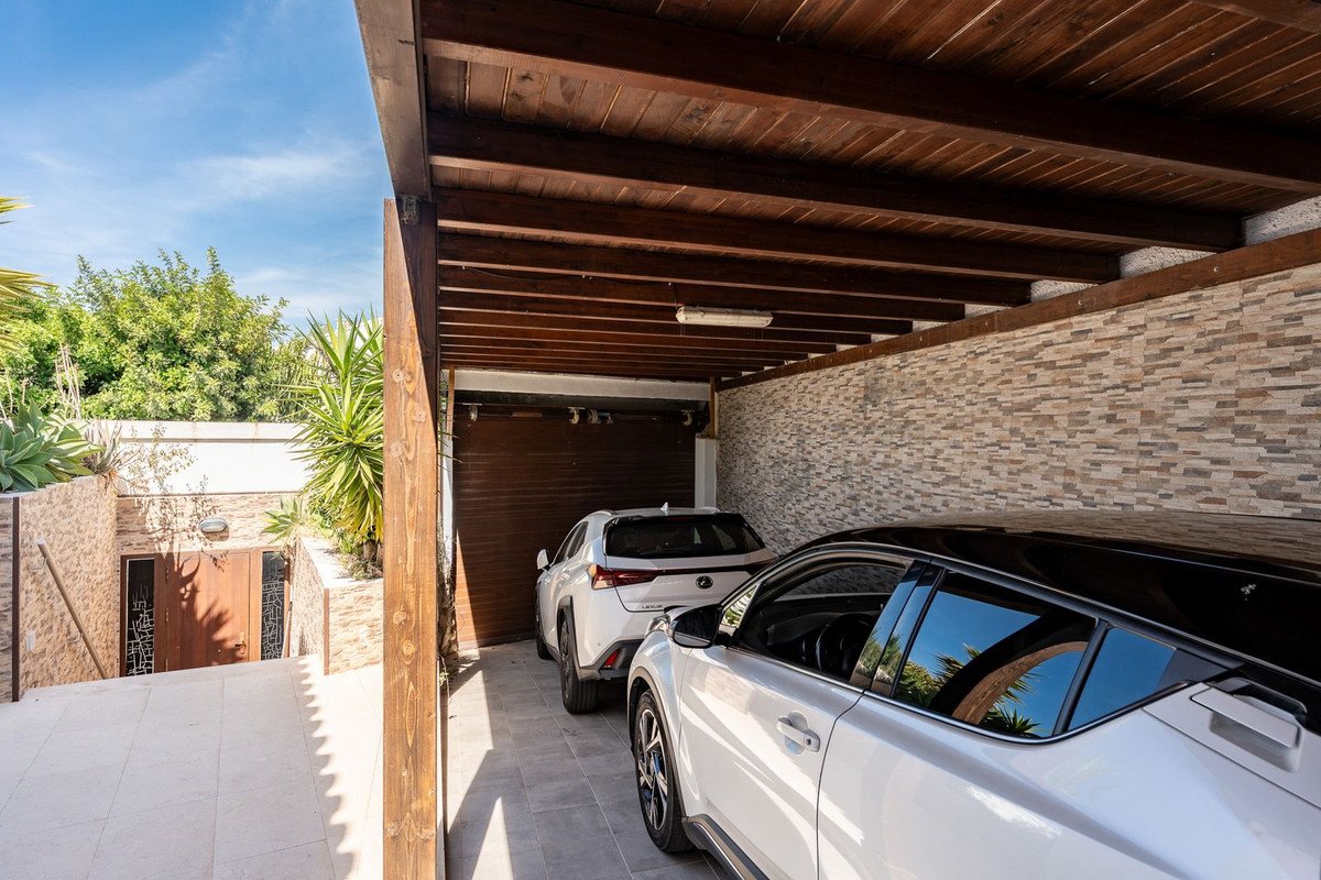 4 Bed Detached Villa in Riviera del Sol