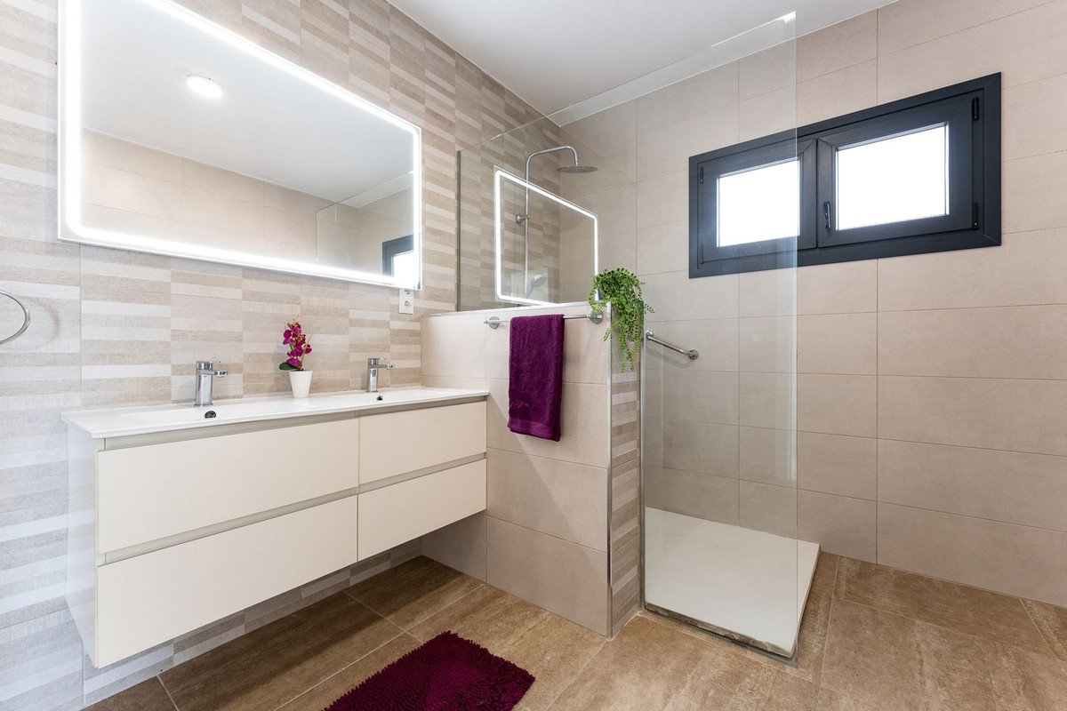 4 Bed Detached Villa in Riviera del Sol