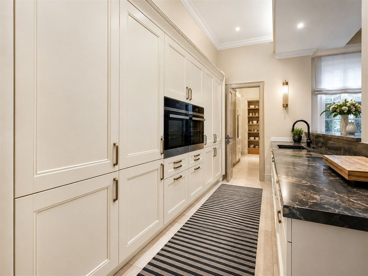 6 Bed Detached Villa in Hacienda Las Chapas