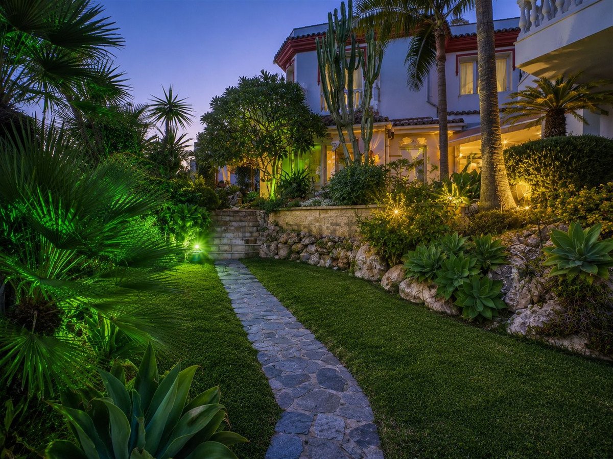 6 Bed Detached Villa in Hacienda Las Chapas