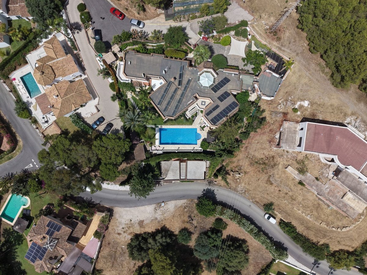 6 Bed Detached Villa in Hacienda Las Chapas