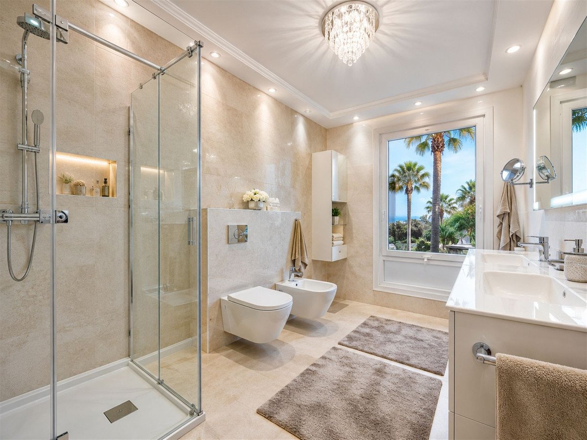 6 Bed Detached Villa in Hacienda Las Chapas