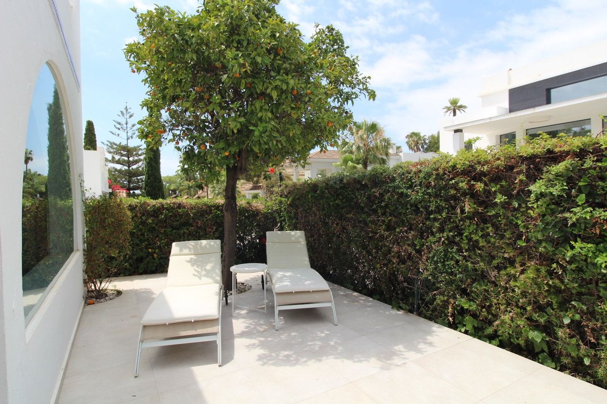 4 Bed Semi-Detached House in Aloha