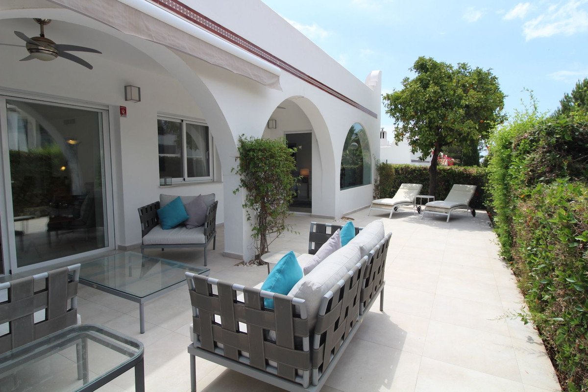 4 Bed Semi-Detached House in Aloha