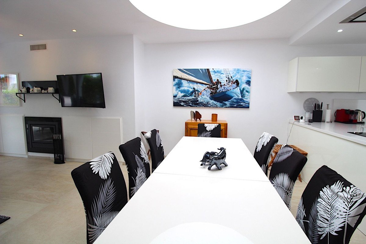 4 Bed Semi-Detached House in Aloha
