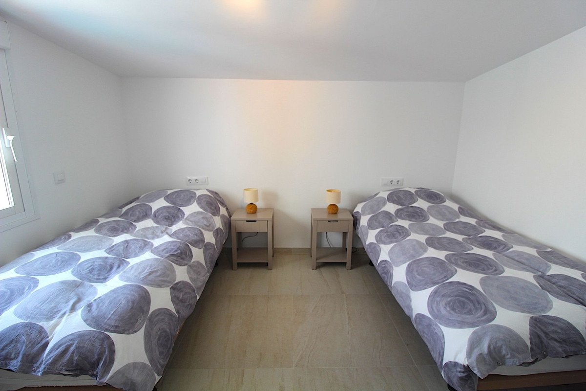 4 Bed Semi-Detached House in Aloha