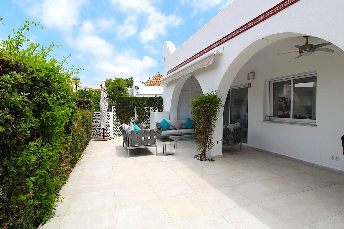 4 Bed Semi-Detached House in Aloha