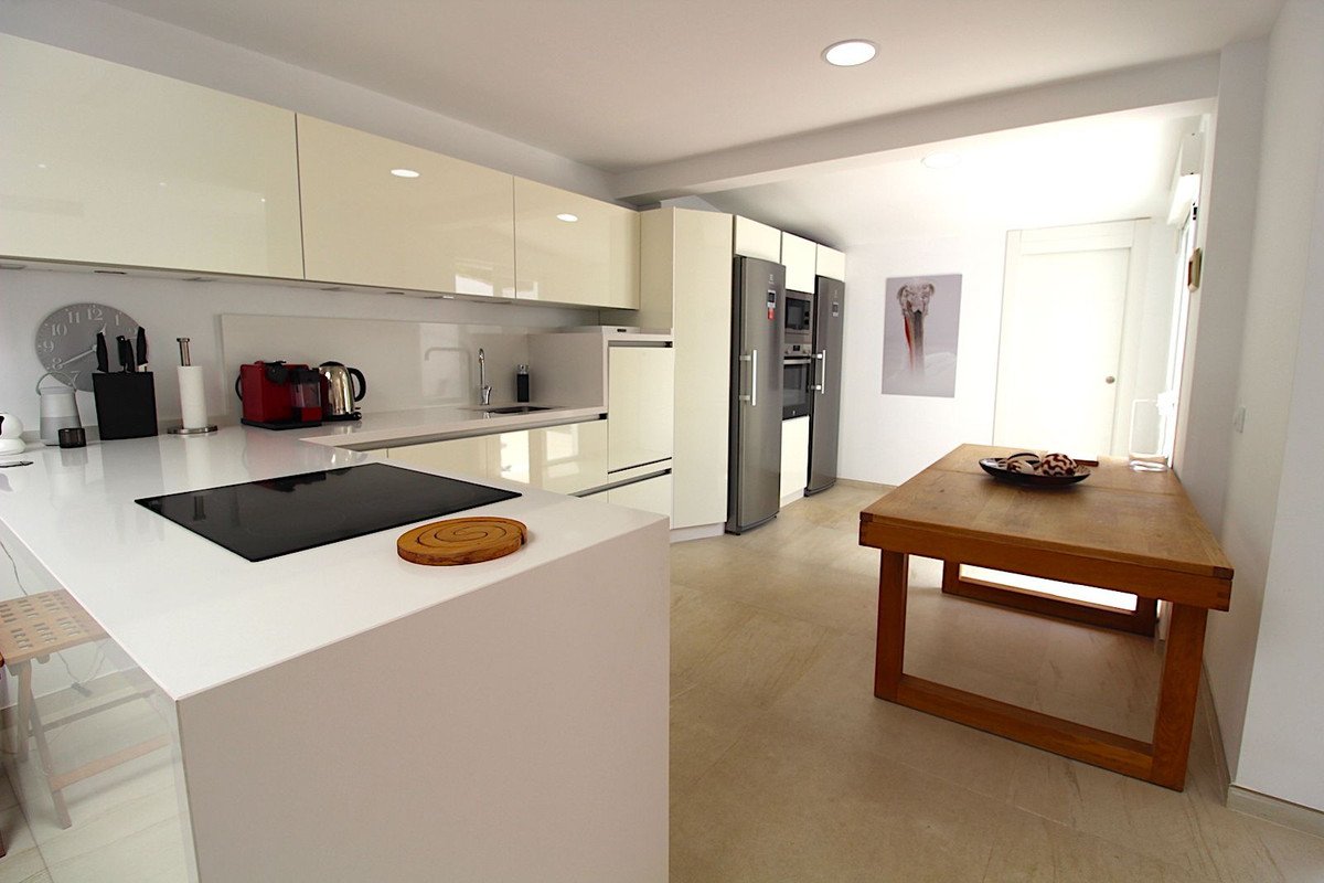 4 Bed Semi-Detached House in Aloha