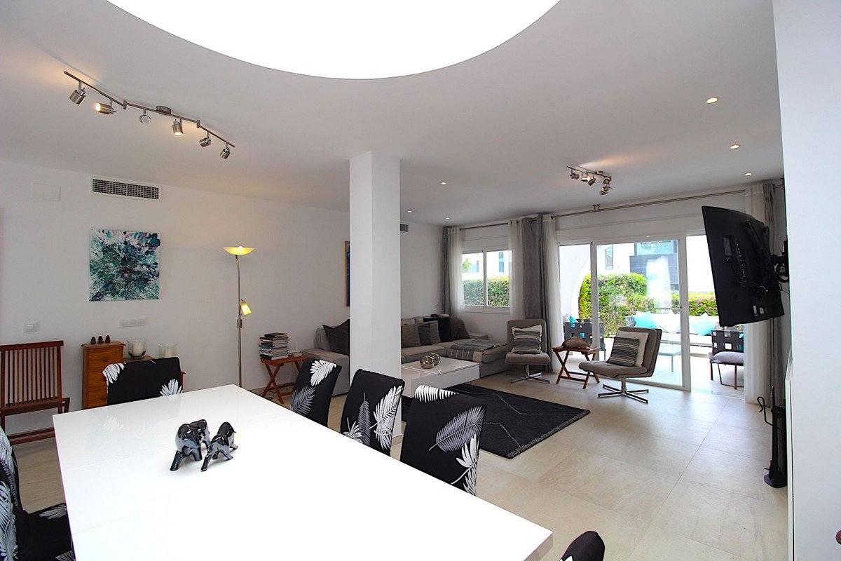 4 Bed Semi-Detached House in Aloha
