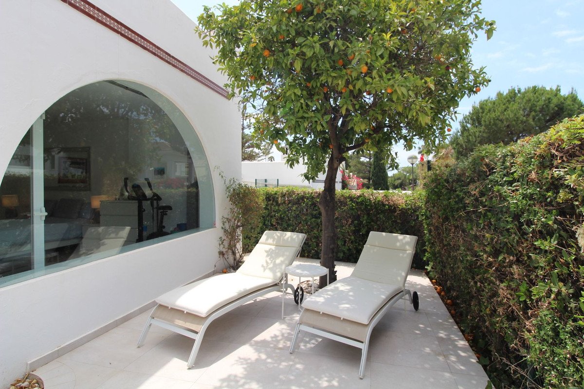 4 Bed Semi-Detached House in Aloha