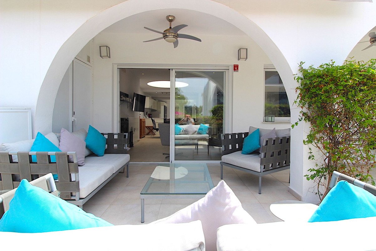 4 Bed Semi-Detached House in Aloha