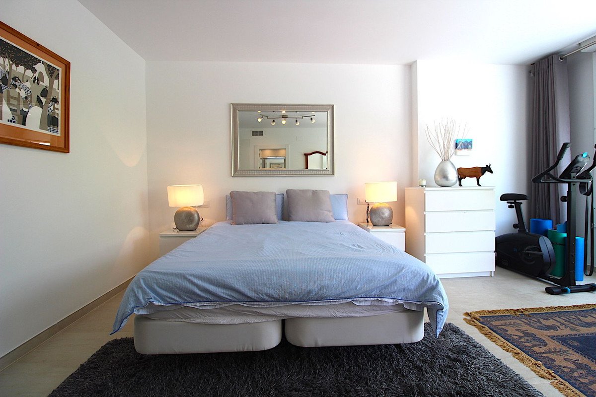 4 Bed Semi-Detached House in Aloha