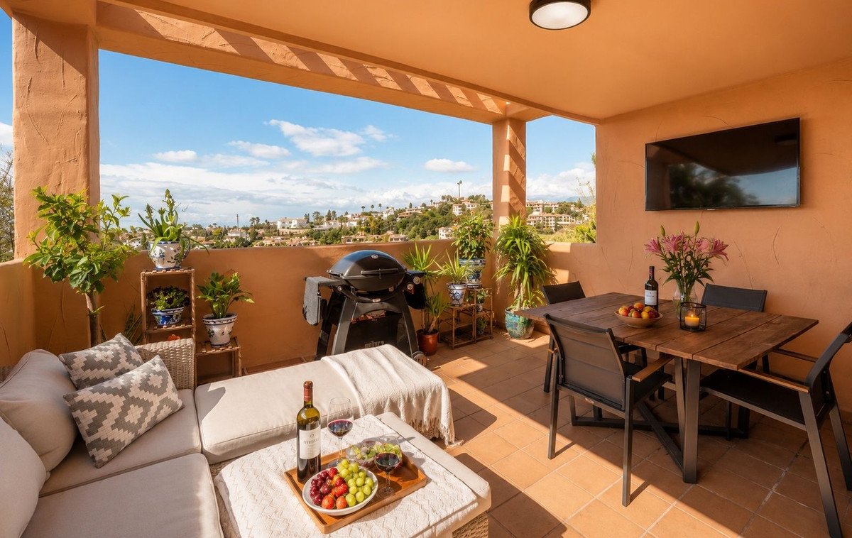 2 Bed Middle Floor Apartment in Elviria