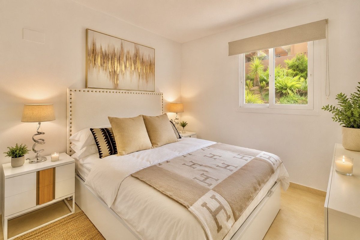 2 Bed Middle Floor Apartment in Elviria