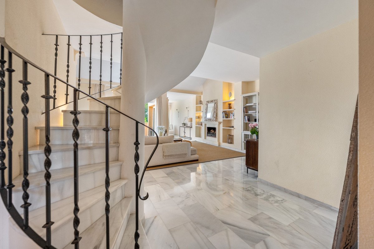 3 Bed Penthouse Duplex in Nueva Andalucía