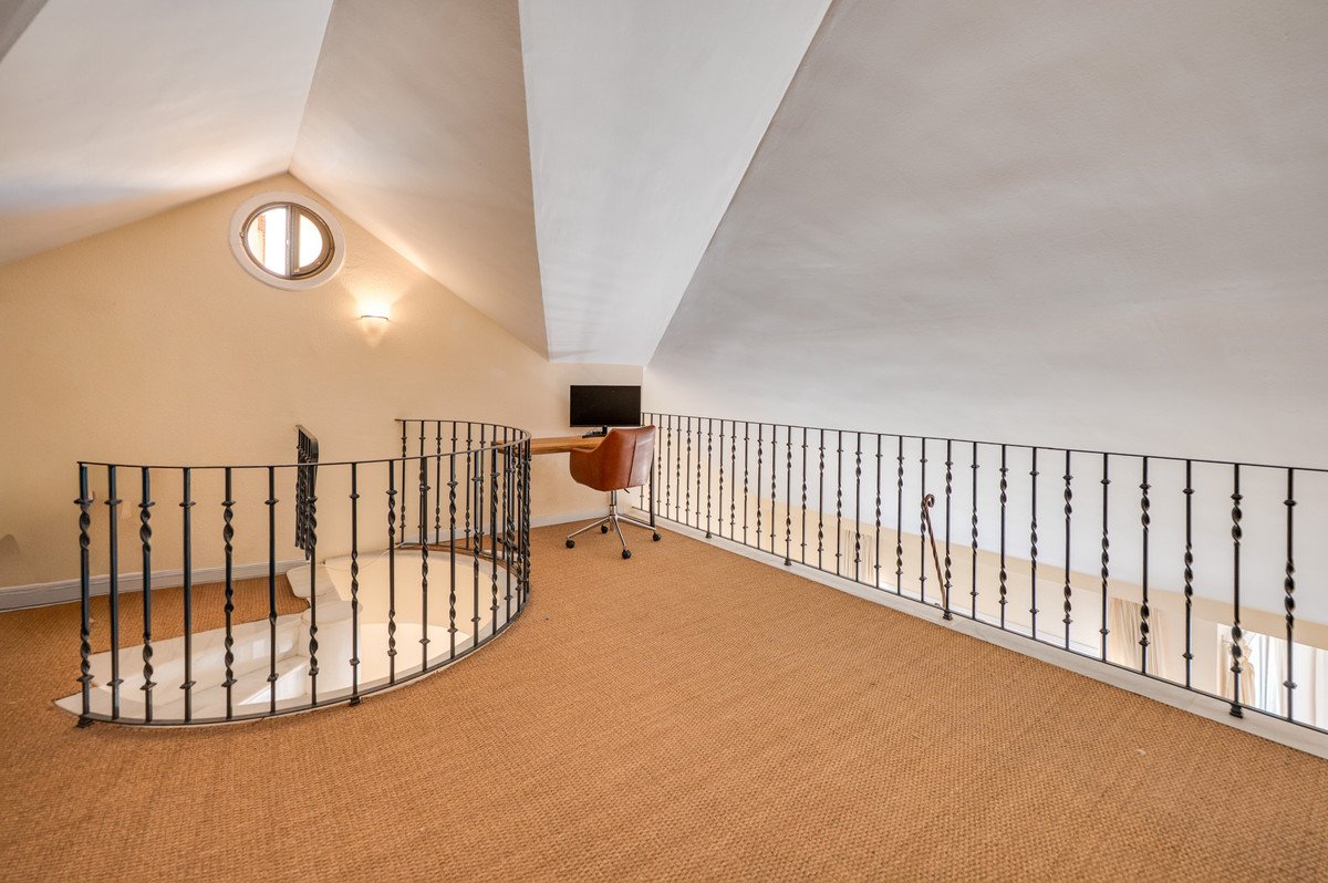 3 Bed Penthouse Duplex in Nueva Andalucía