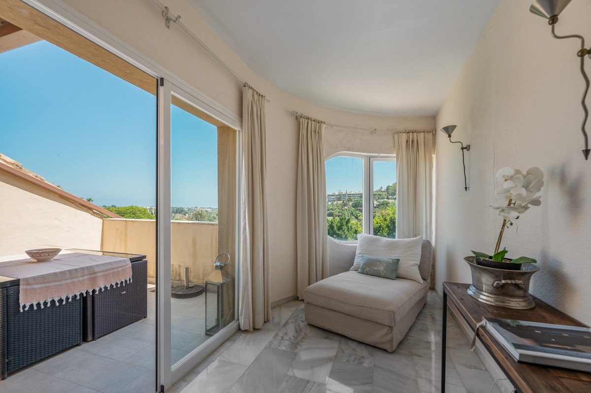 3 Bed Penthouse Duplex in Nueva Andalucía