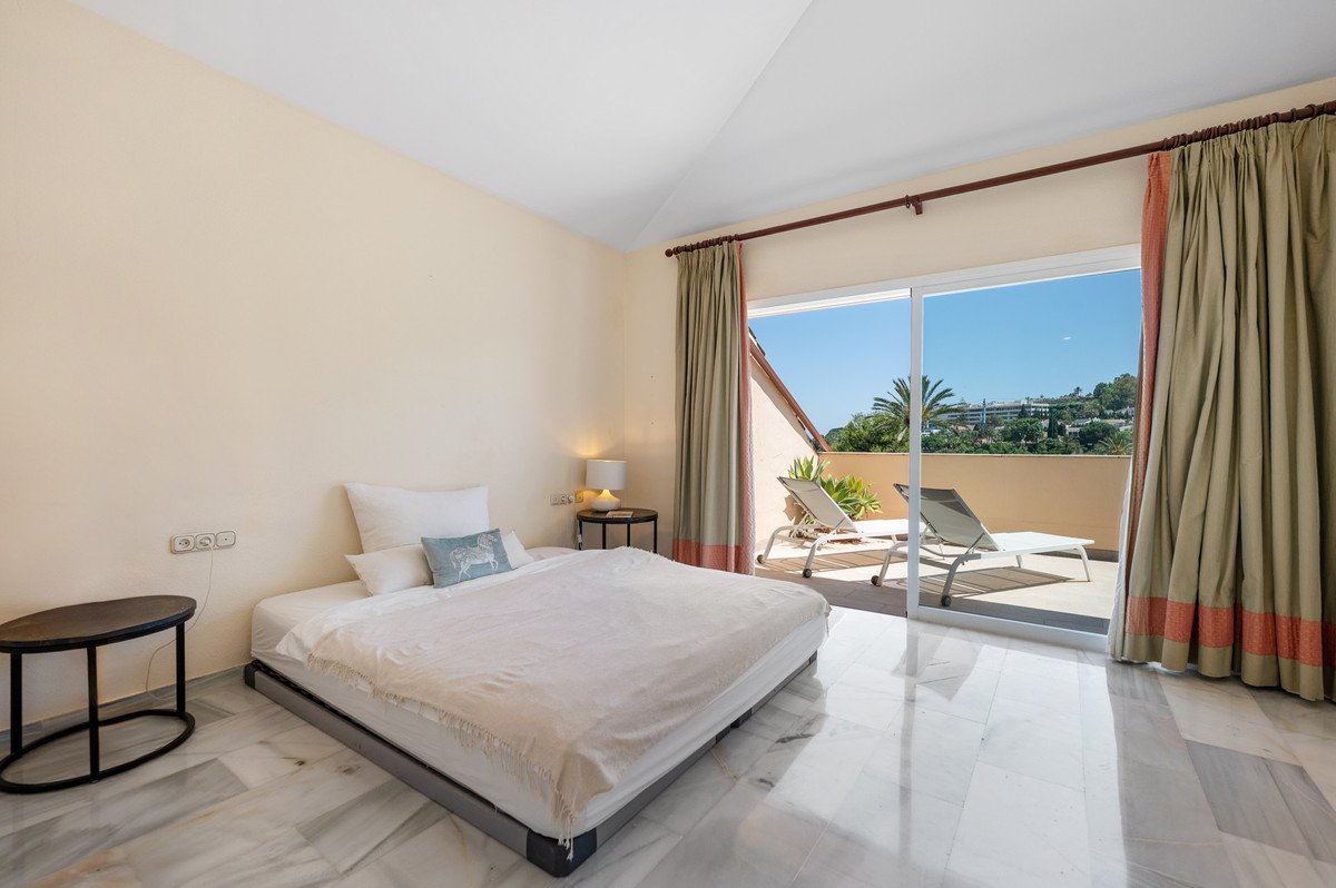 3 Bed Penthouse Duplex in Nueva Andalucía