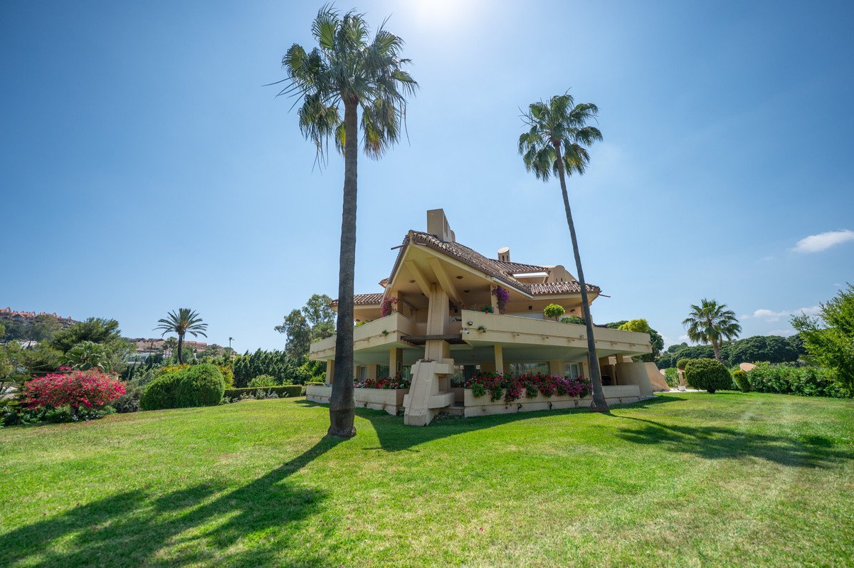 3 Bed Penthouse Duplex in Nueva Andalucía