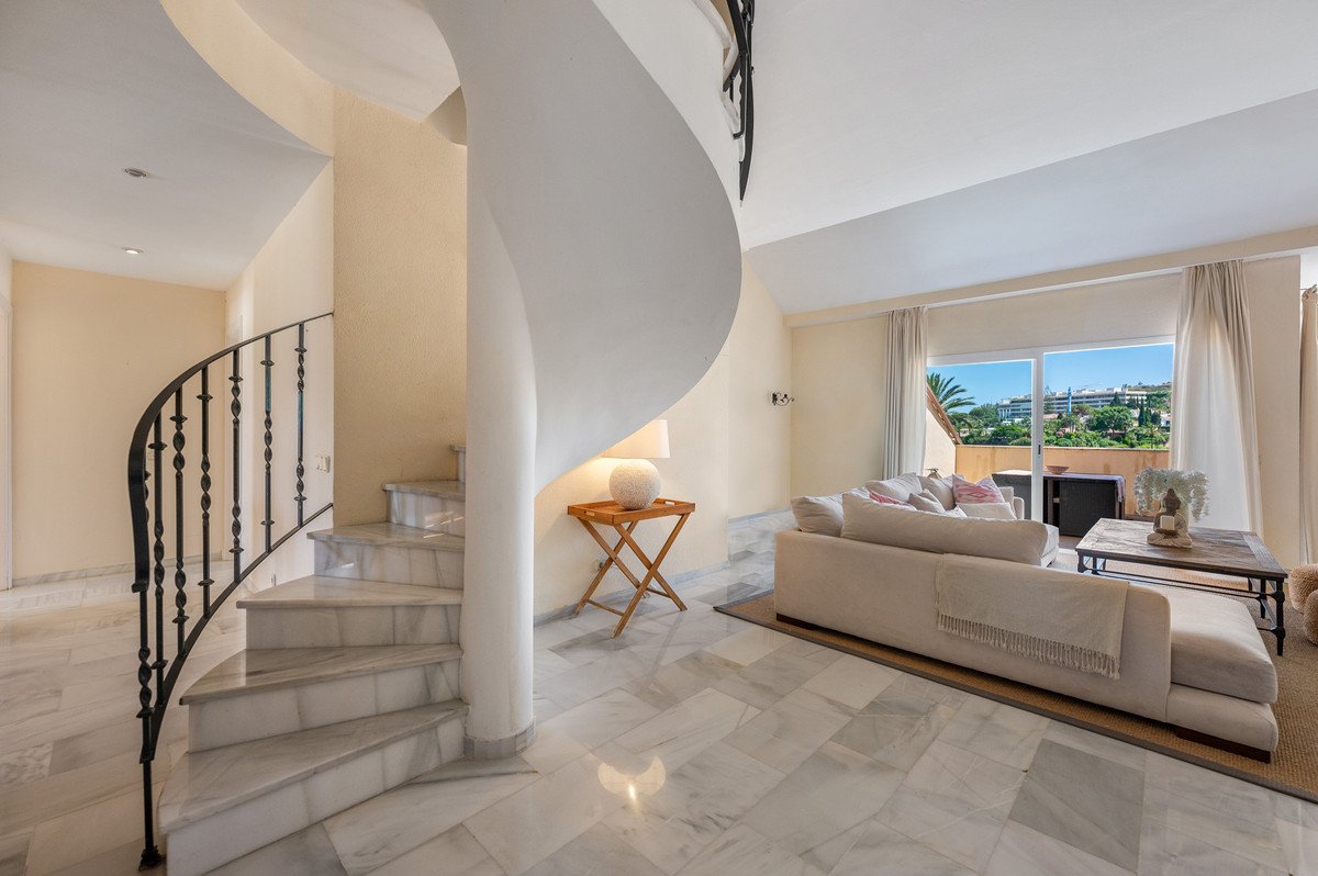 3 Bed Penthouse Duplex in Nueva Andalucía