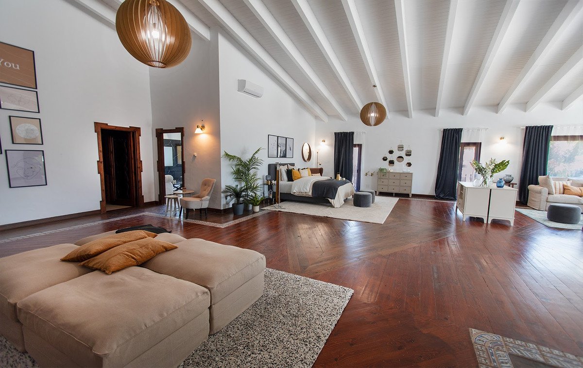 10 Bed Detached Villa in Nueva Andalucía