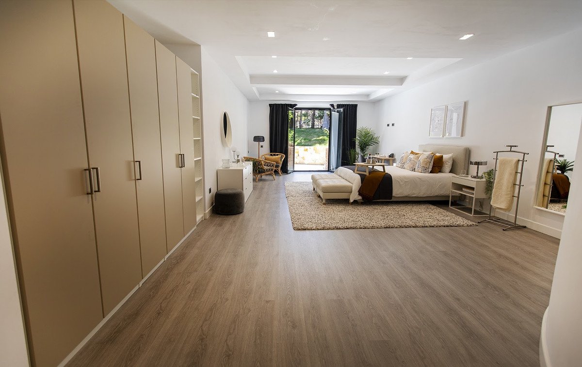 10 Bed Detached Villa in Nueva Andalucía