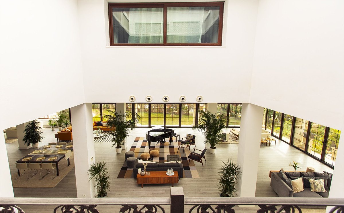 10 Bed Detached Villa in Nueva Andalucía