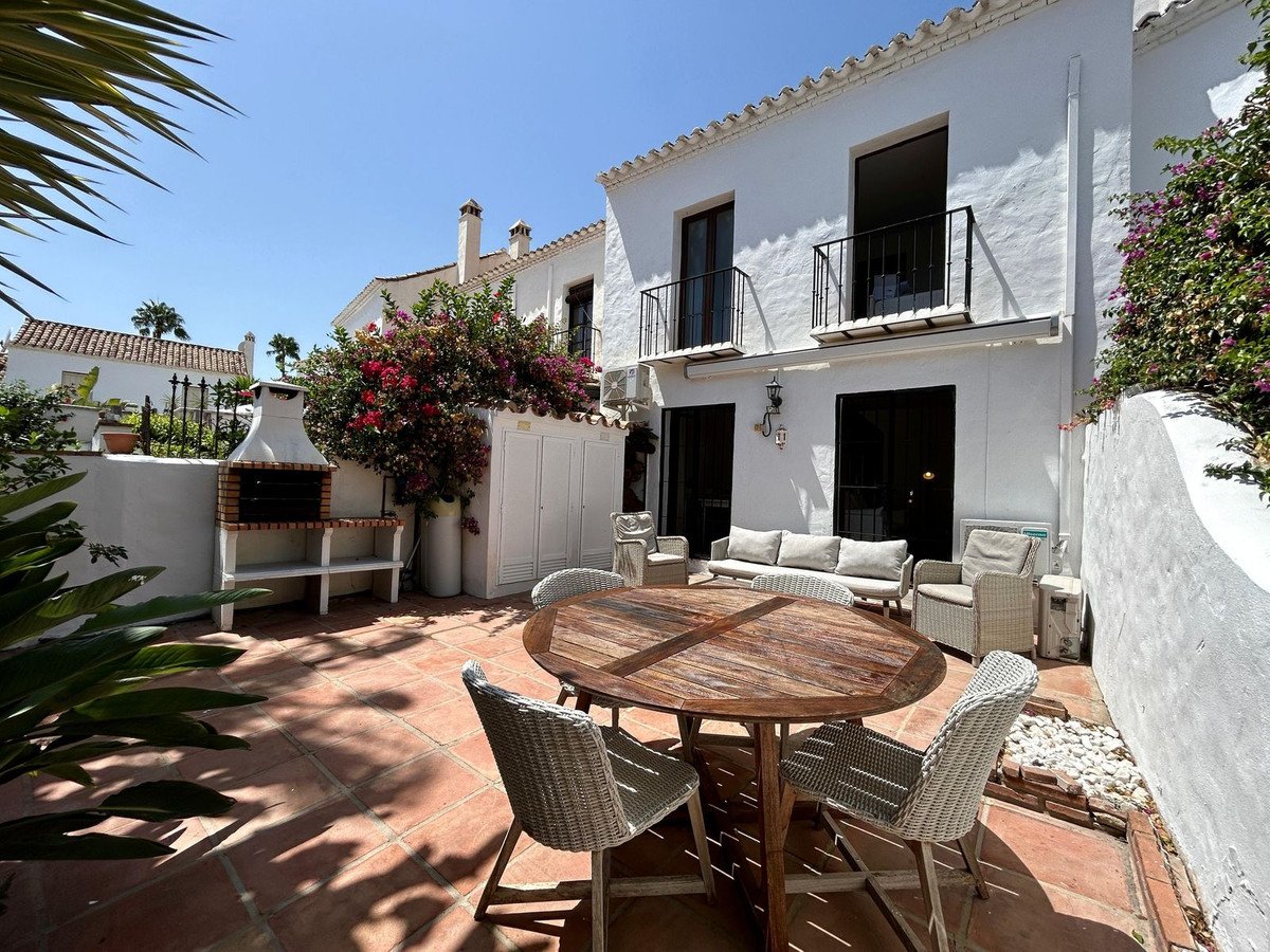 2 Bed Townhouse in Nueva Andalucía