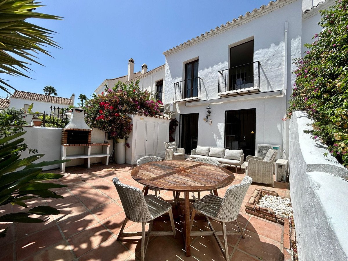 2 Bed Townhouse in Nueva Andalucía