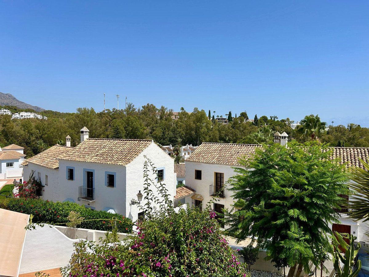 2 Bed Townhouse in Nueva Andalucía