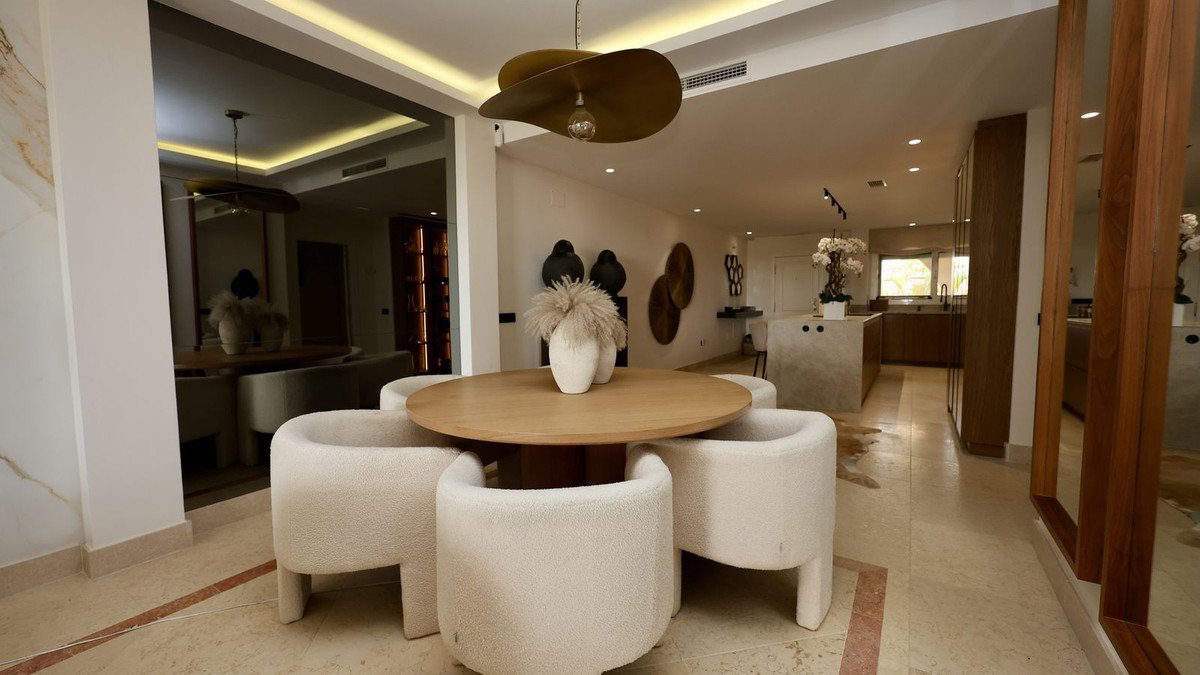 2 Bed Middle Floor Apartment in Nueva Andalucía