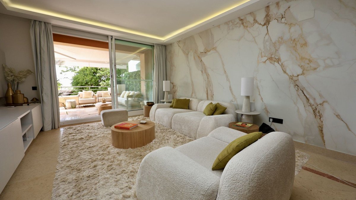 2 Bed Middle Floor Apartment in Nueva Andalucía