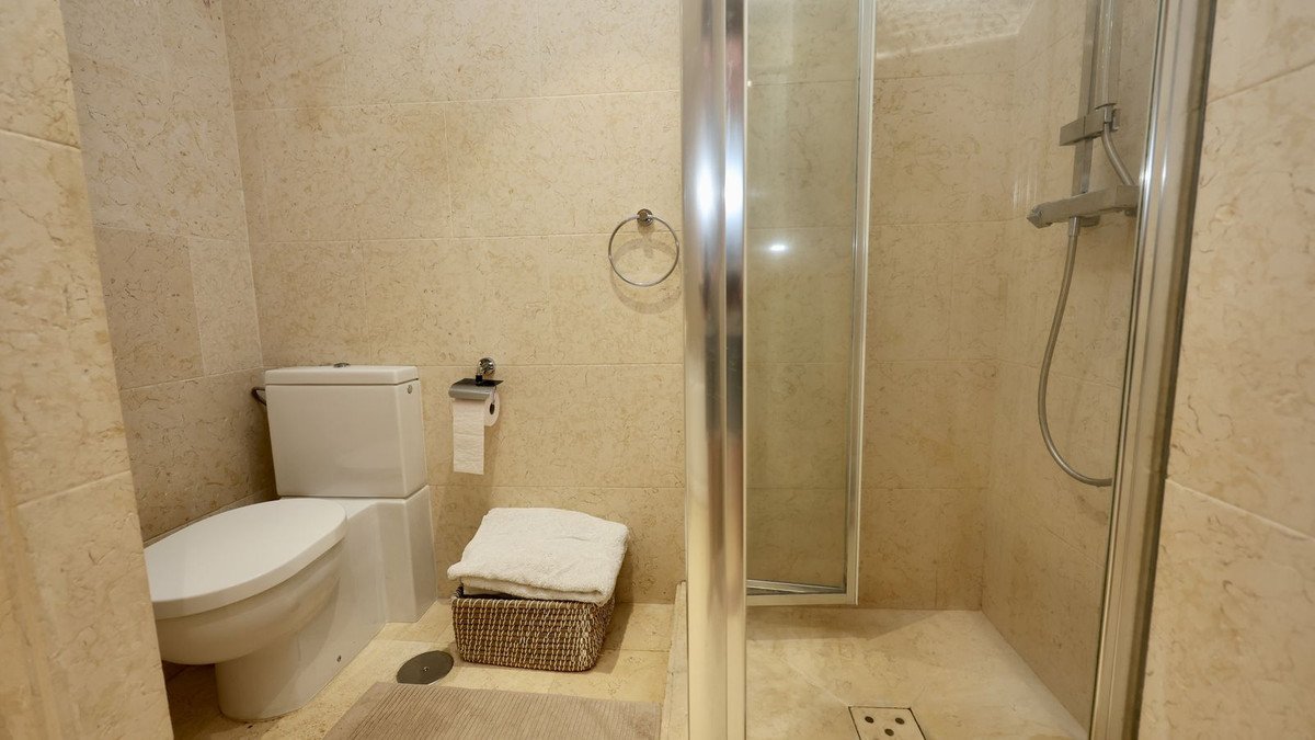 2 Bed Middle Floor Apartment in Nueva Andalucía