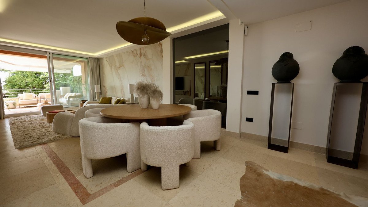 2 Bed Middle Floor Apartment in Nueva Andalucía