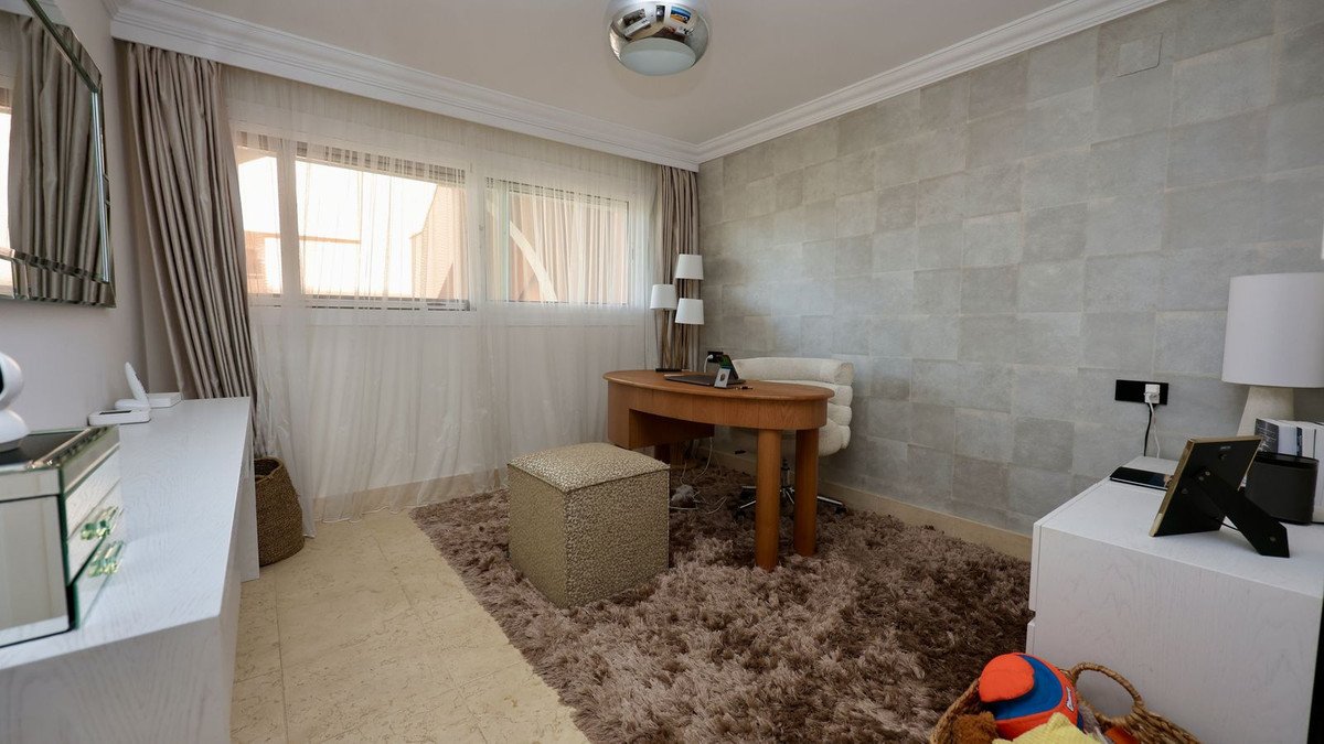 2 Bed Middle Floor Apartment in Nueva Andalucía