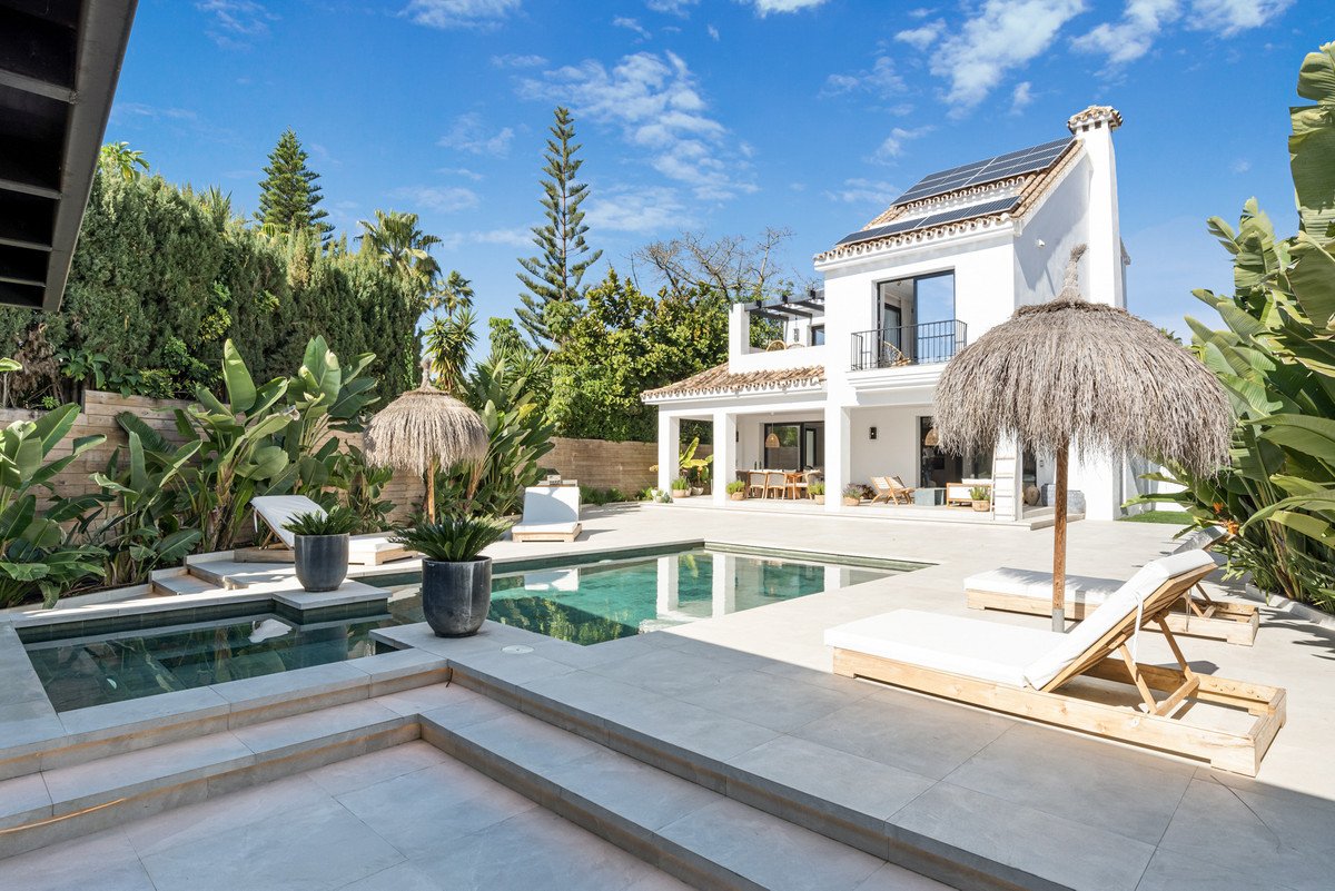 6 Bed Detached Villa in Nueva Andalucía