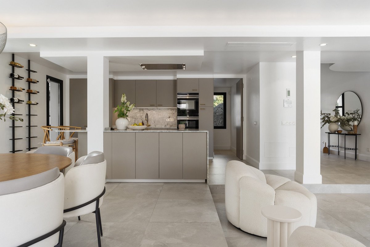 6 Bed Detached Villa in Nueva Andalucía