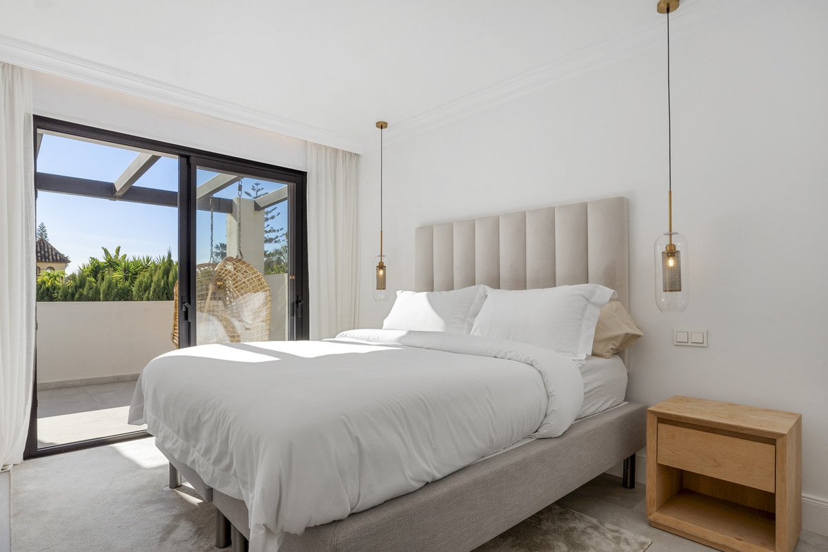 6 Bed Detached Villa in Nueva Andalucía