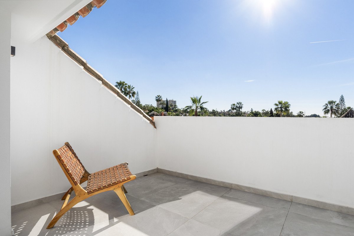 6 Bed Detached Villa in Nueva Andalucía