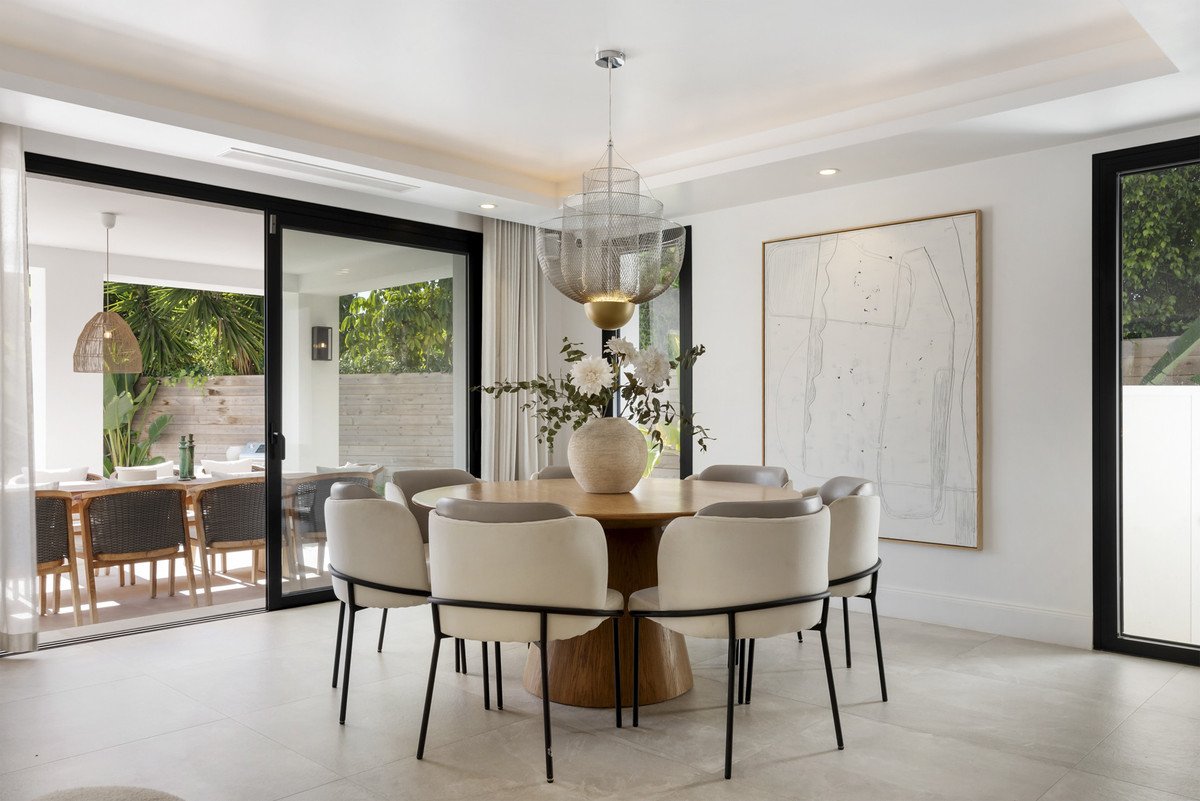 6 Bed Detached Villa in Nueva Andalucía