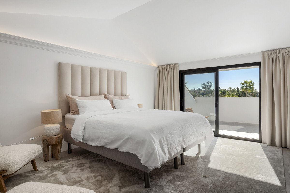 6 Bed Detached Villa in Nueva Andalucía