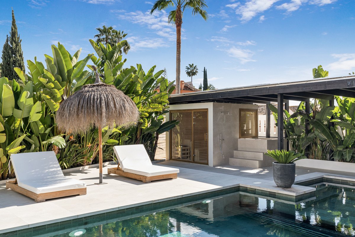 6 Bed Detached Villa in Nueva Andalucía